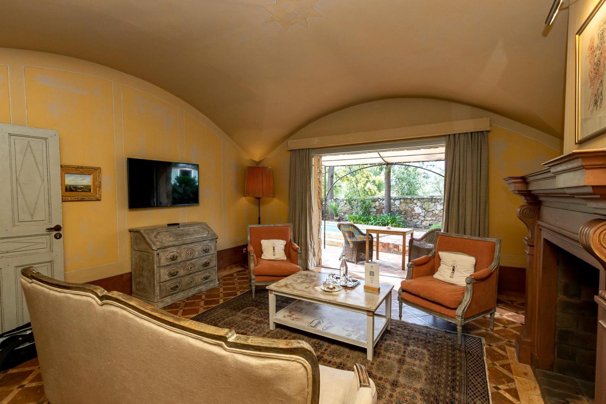 Hotel La Signoria Calvi  Zewnętrze zdjęcie